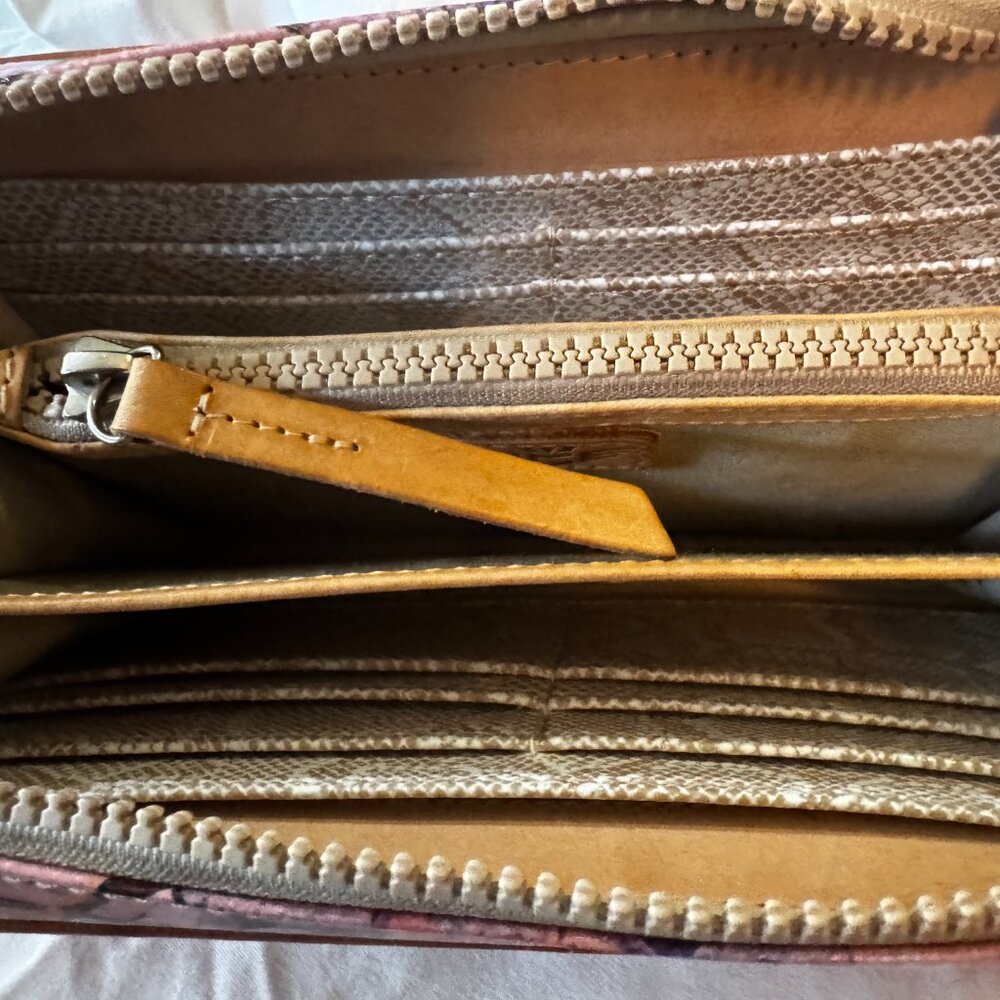 The Consuela zippered Wristlet Wallet with Flamingo Pattern. - Picture 4 of 4